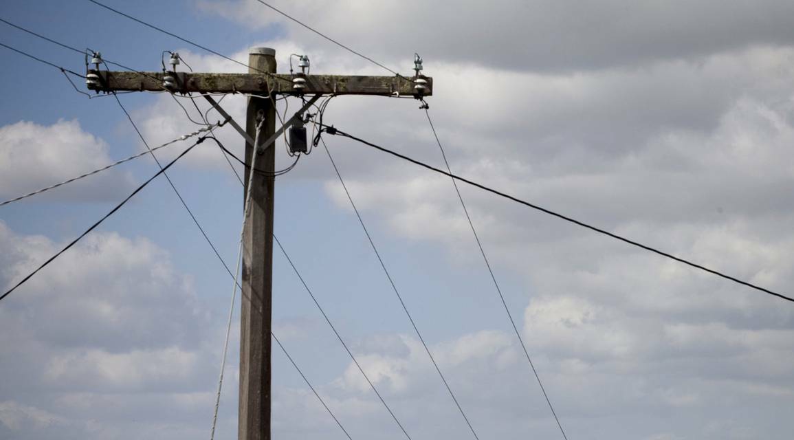 An incident in April that left two life support equipment customers without power for five minutes was not a breach of the code of conduct by Western Power, the Economic Regulation Authority has ruled.