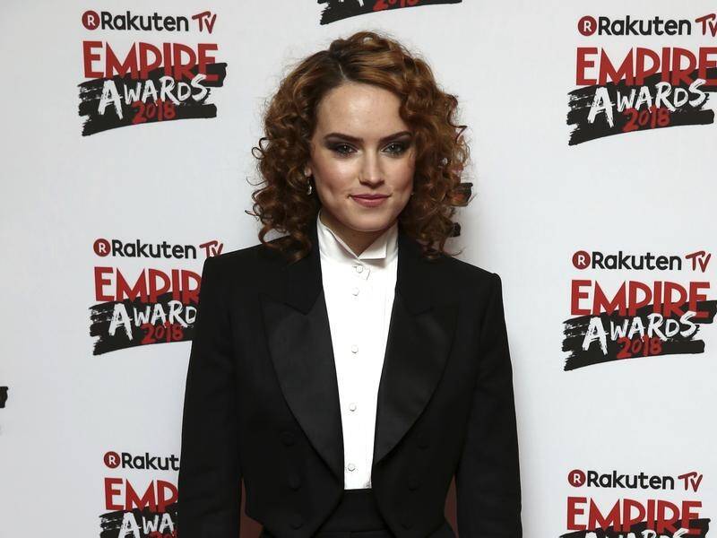 Actress Daisy Ridley has turned heads at the Empire Awards, stepping out in a stylish tuxedo.