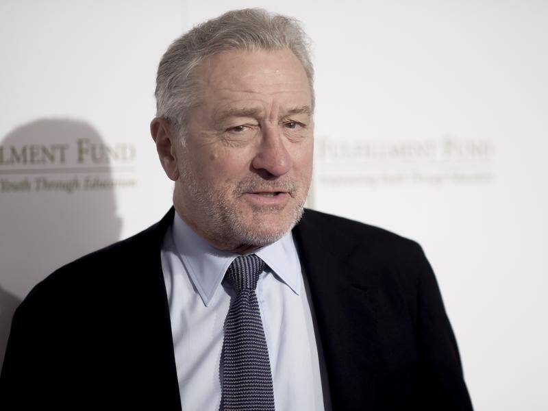 Actor Robert De Niro has used his speech at a charity event to attack US President Donald Trump.