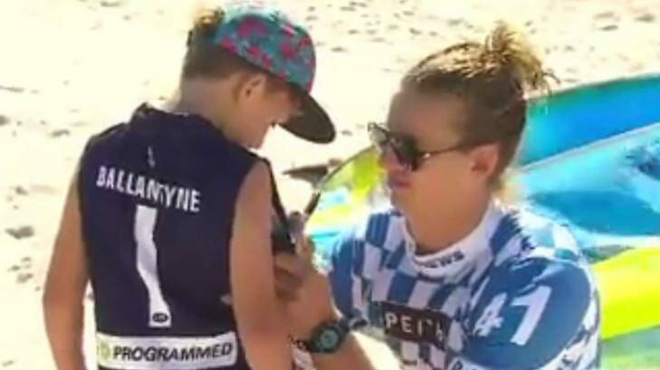 Dockers star Nat Fyfe gives a young Ballantyne fan an autograph after the race. Photo: 9 News Perth