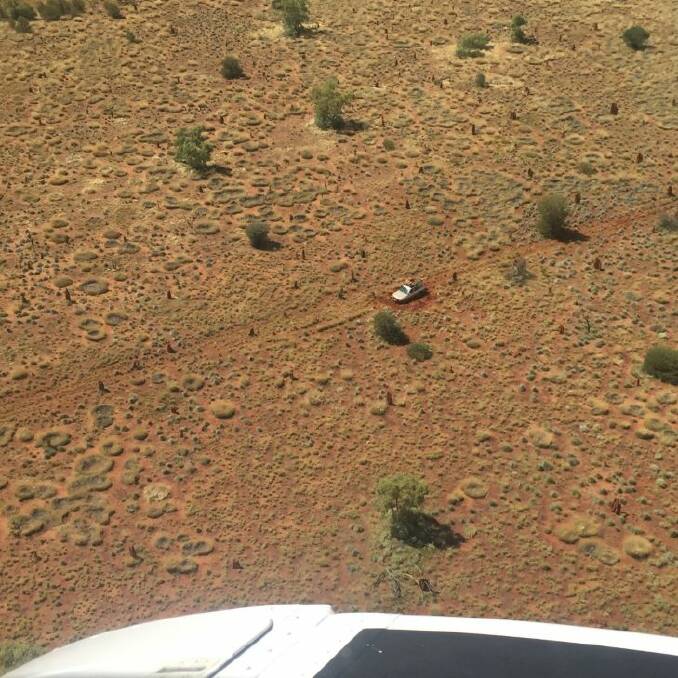 Pair lost in Gibson Desert picked up by helicopter