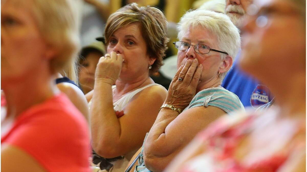 Residents attend a community meeting containing details about a devastating fire which destroyed more than 50 homes in the Perth hills area. Photo: Paul Kane/Getty Images.