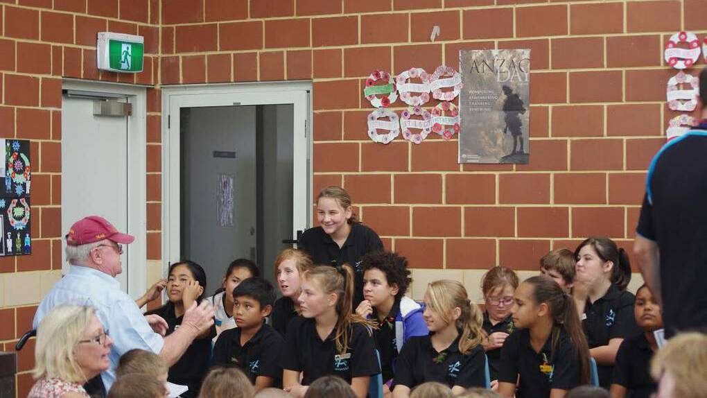 Former MLA Graham Edwards speaks to Avonvale students about Anzac Day.