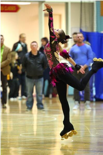 Australind-raised Isabel McTigue will compete at the World Artistic Roller Sakting Championships in Spain this year while also studying medicine at the University of New South Wales. 