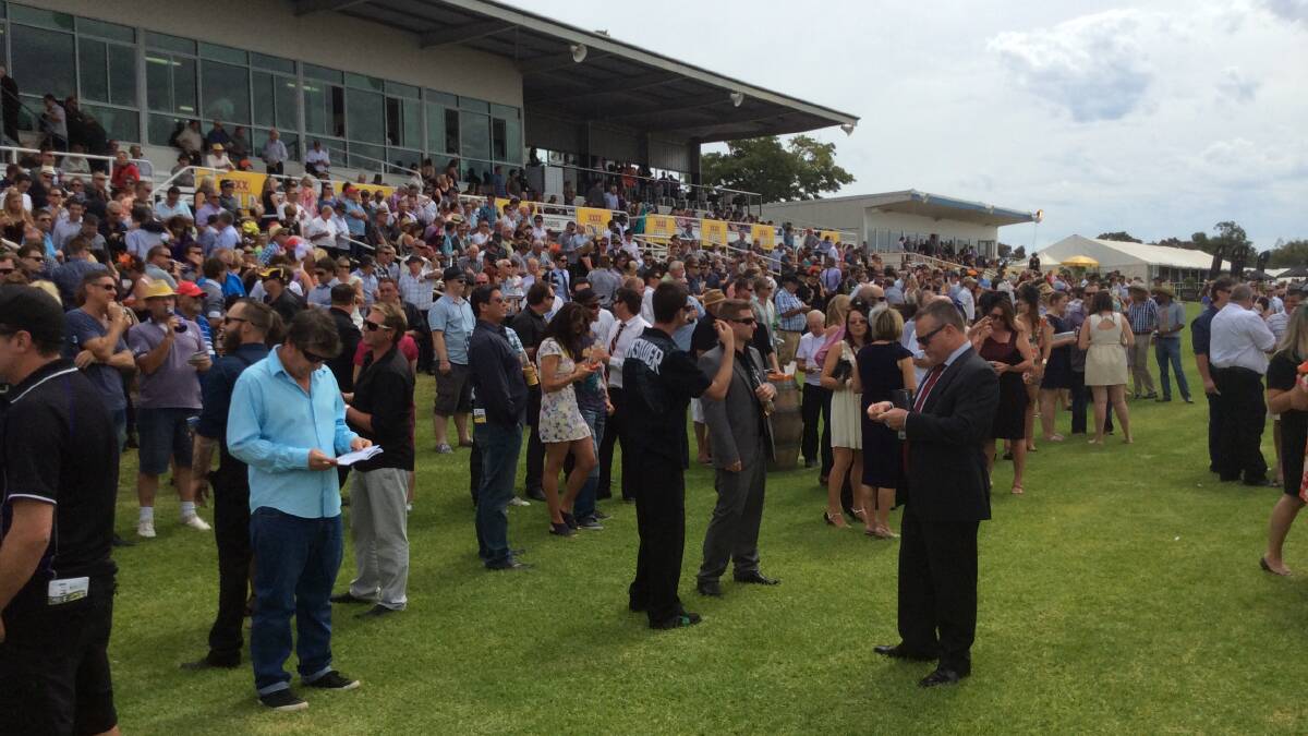 The crowd after Race 3.