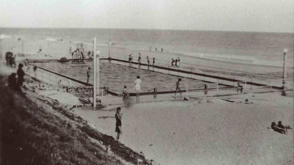 The Back Beach Salt Baths were used for bathing in the mid-1930s. Picture from Memories of Bunbury. 