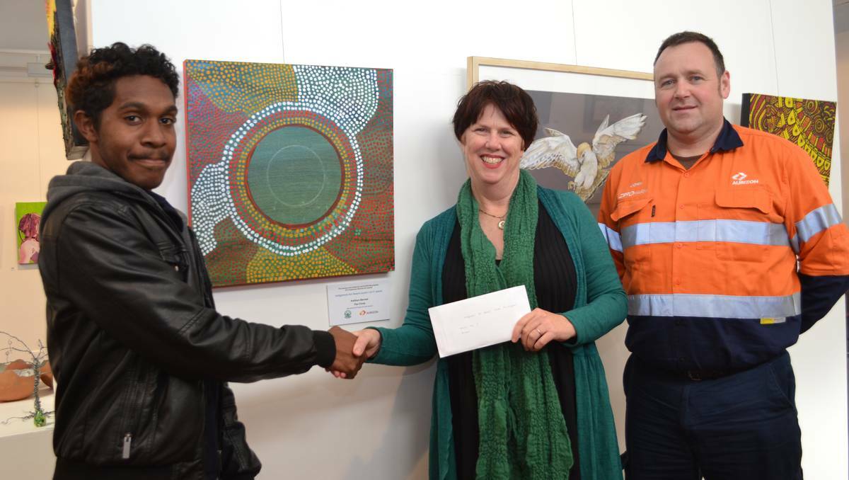 Keithon Barnes with Escare s Jo Aberle and Aurizon s John Cassidy at the Cliffs Gallery. Mr Barnes was presented with the Indigenous Youth Art Award (13-17). Photo: Esperance Express.