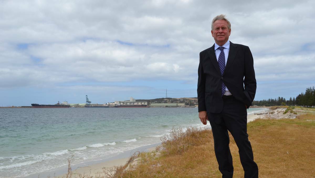 Premier Colin Barnett visited the Esperance foreshore ahead of the state election.