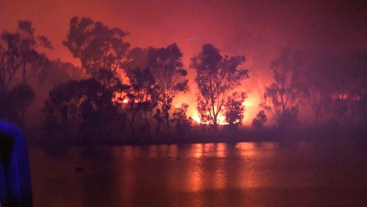 A bushfire burns near Eagle Bay-Dunsborough in WA's South West. Photo: DFES/Matt Muir. 