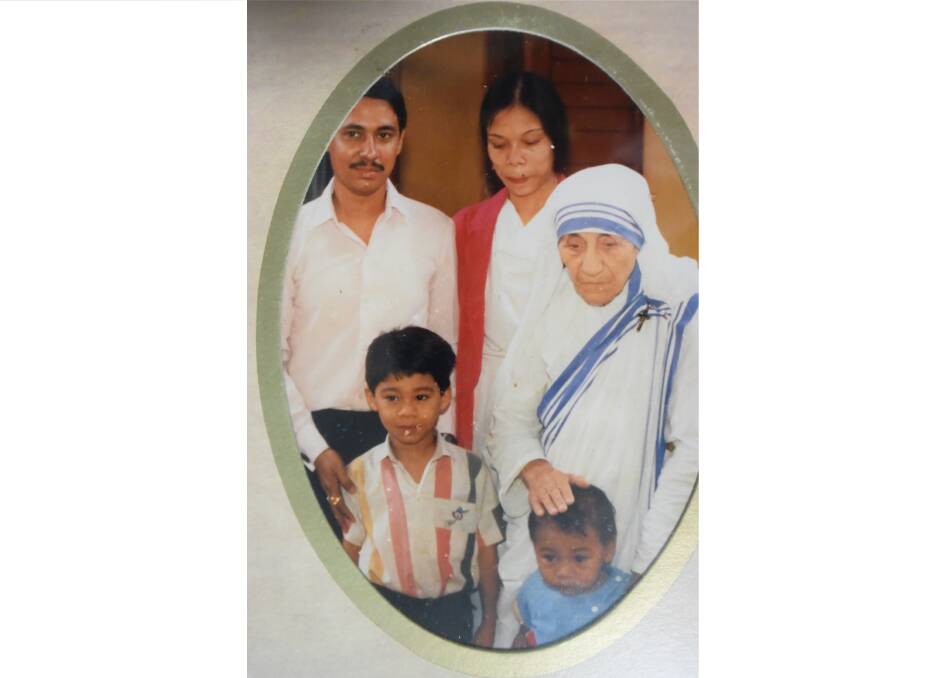 A picture of the Leigh family with Mother Teresa taken in 1987.