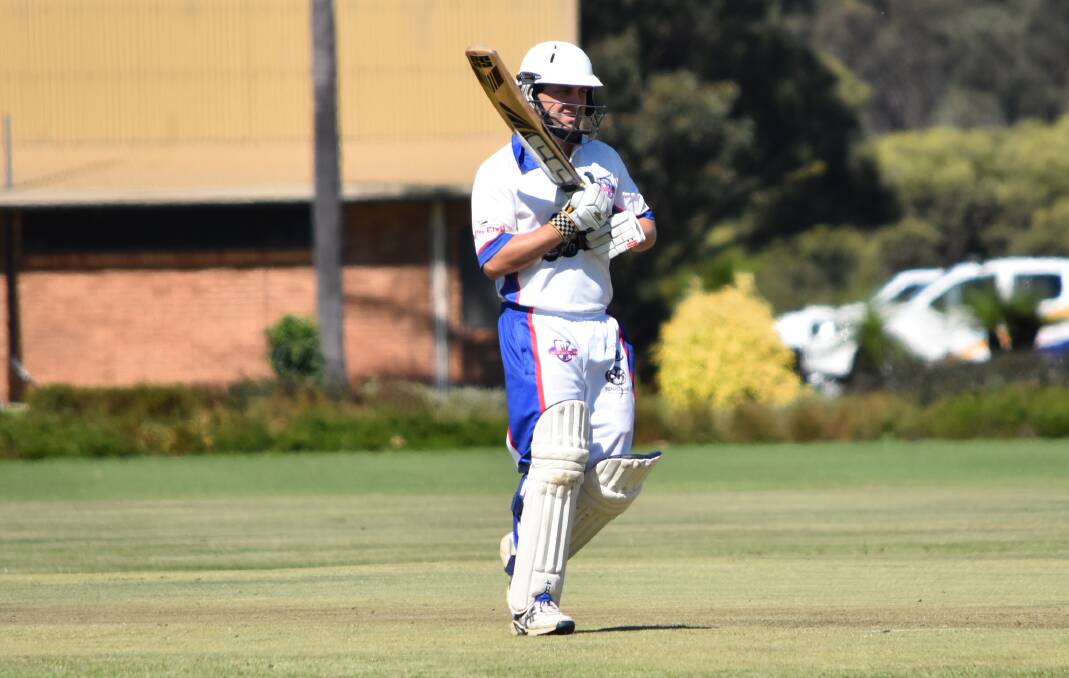 James Hillery walks out to bat for Eaton. Photo: Andrew Elstermann.