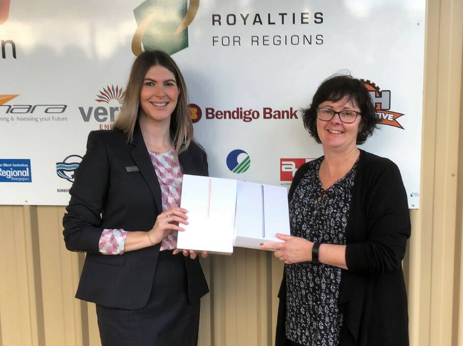 Helping hands: Bendigo Bank Branch Manager Kelly Stone and Youth Driver Development Program Committee Member Nicola Smith. Photo: Supplied. 