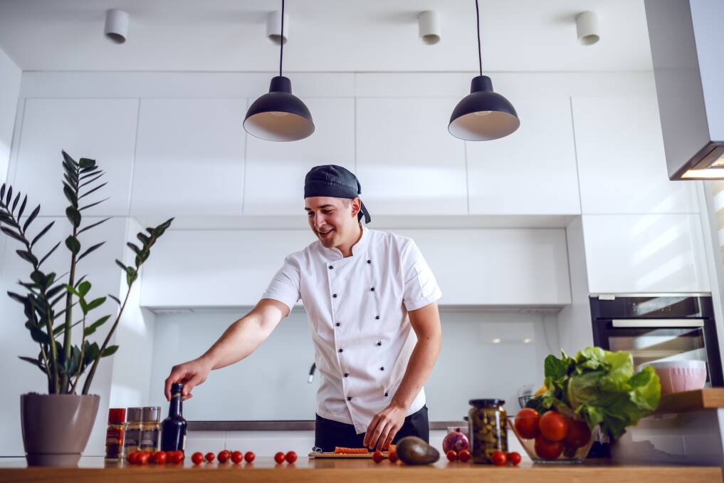 5 Benefits of hiring a private chef for your next dinner party