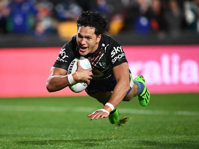 Warrior Dallin Watene-Zelezniak scores a try during his side's NRL win over Canterbury. (Andrew Cornaga/AAP PHOTOS)