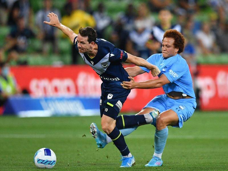 Sydney FC's Mustafa Amini comes to grips with Melbourne Victory's Robbie Kruse.