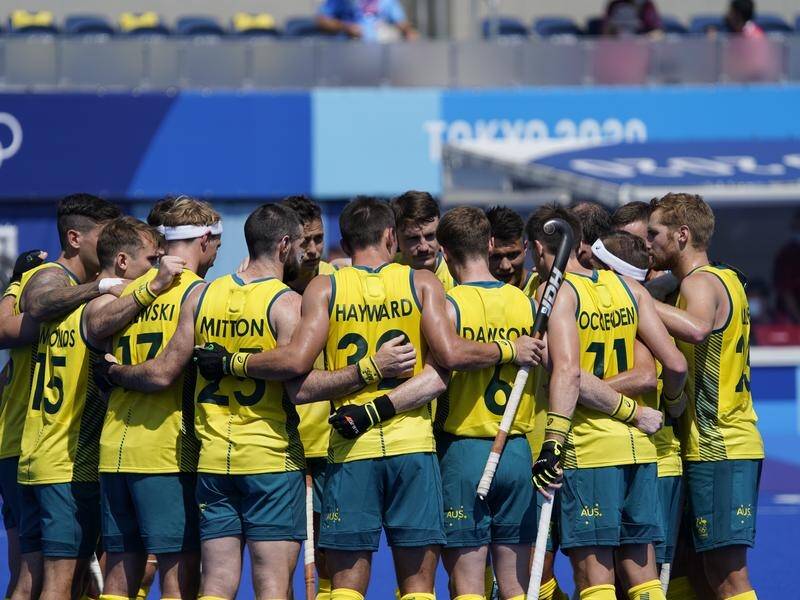 Australia's hockey men made a winning start with a thrilling victory over the hosts Japan.