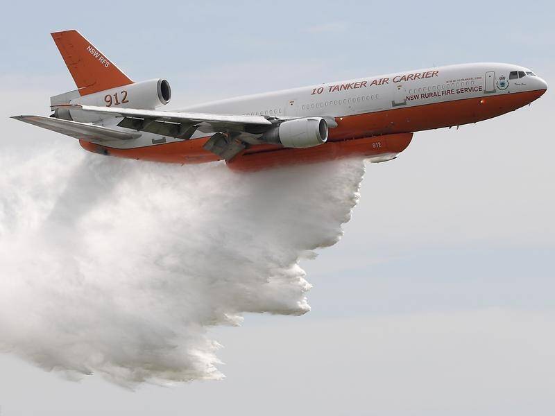 Longer fire seasons have resulted in a growing role for aerial firefighting in Australia. (Dan Himbrechts/AAP PHOTOS)