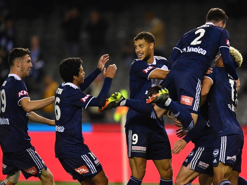 Melbourne Victory have upset the Western Sydney Wanderers with a 5-4 win in their A-League clash.