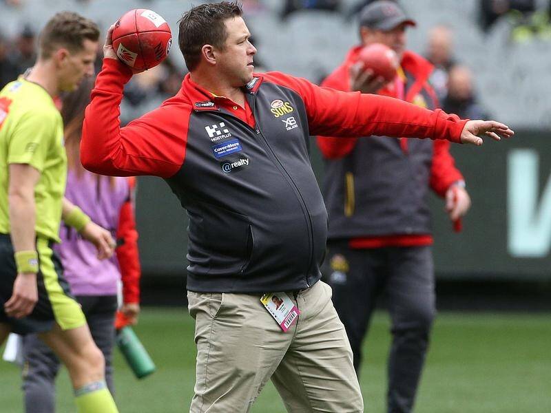 Stuart Dew will remain as coach of the Gold Coast Suns despite his poor record.