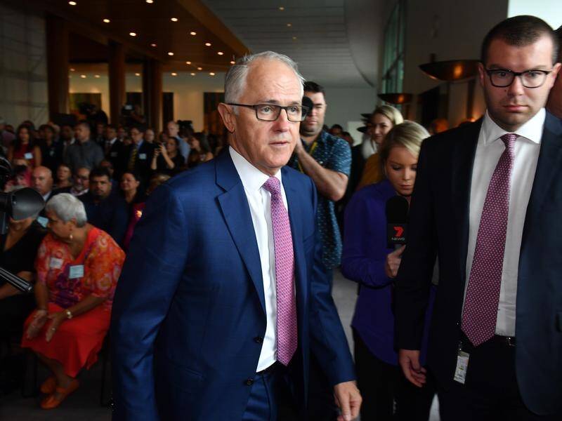 Malcolm Turnbull has been criticised for leaving the Close the Gap parliamentary breakfast early.