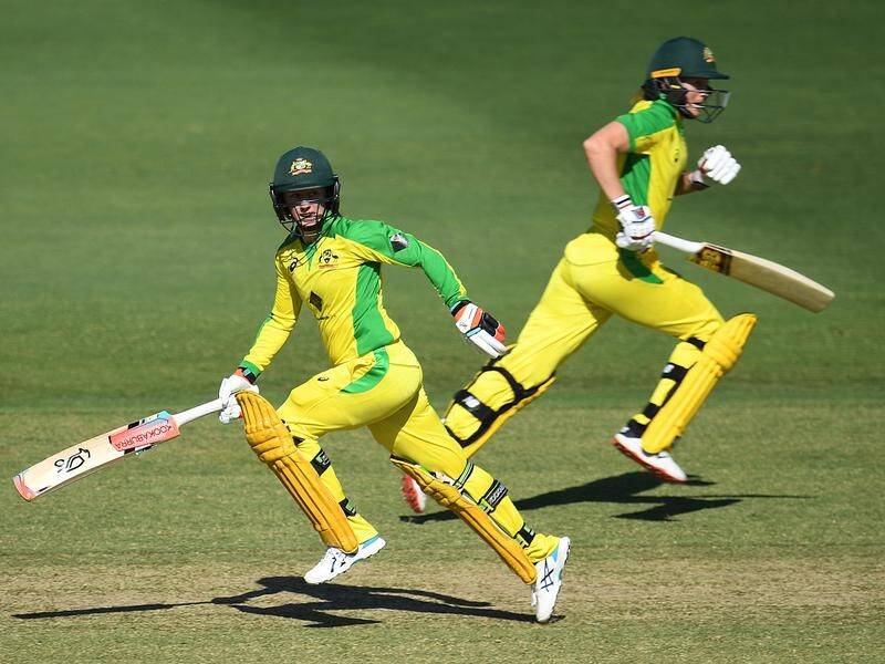 Rachael Haynes (l) and Meg Lanning (r) led Australia to victory over NZ in Monday's ODI in Brisbane.