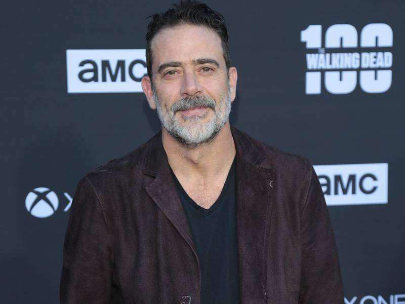 Actor Jeffrey Dean Morgan says The Walking Dead fans shout abuse at him on the street.