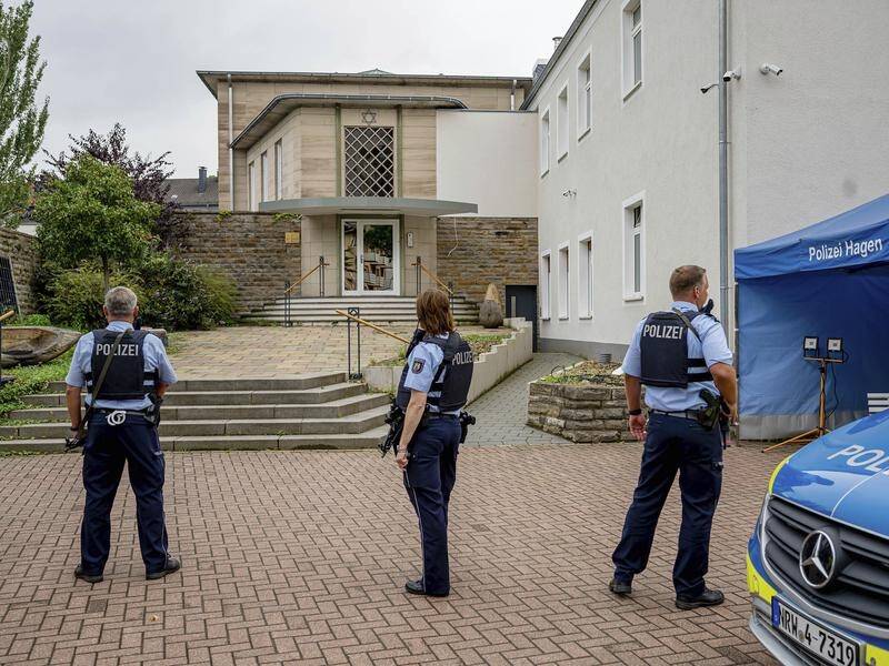 Police arrived at a synagogue in the western German city of Hagen following reports of a threat.