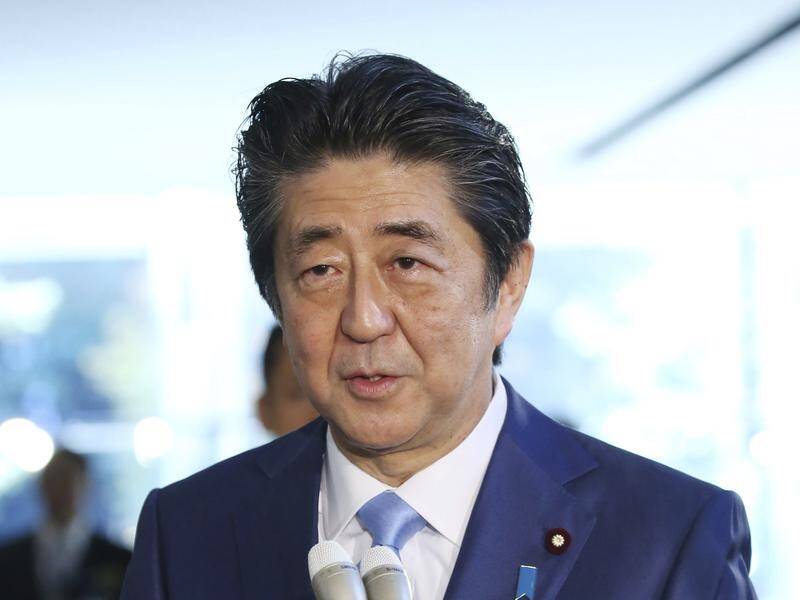 Shinzo Abe has become Japan's longest serving premier.)